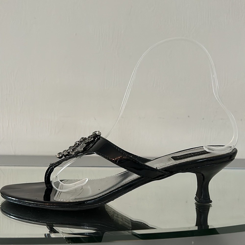 WHITE HOUSE BLACK MARKET Lilly Jewel Thong Sandals Kitten Heel, size 6.5, shoes - Picture 8 of 15